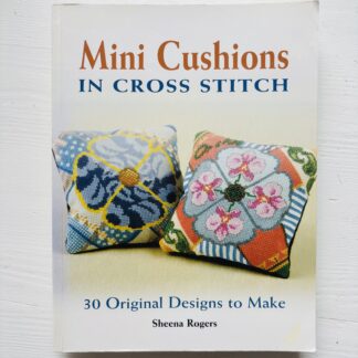 Mini cushions i cross stitch - Kreafund Byguldbrandt